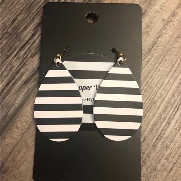 Mini Leather Earring Bundle - Picture 5 of 6